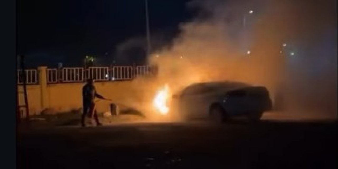 Hastane Bahçesinde Korku Dolu Anlar: Park Halindeki Otomobil Alev Alev Yandı