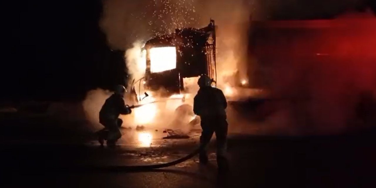 Cizre-Nusaybin Yolunda Seyir Halindeki Tanker Yandı