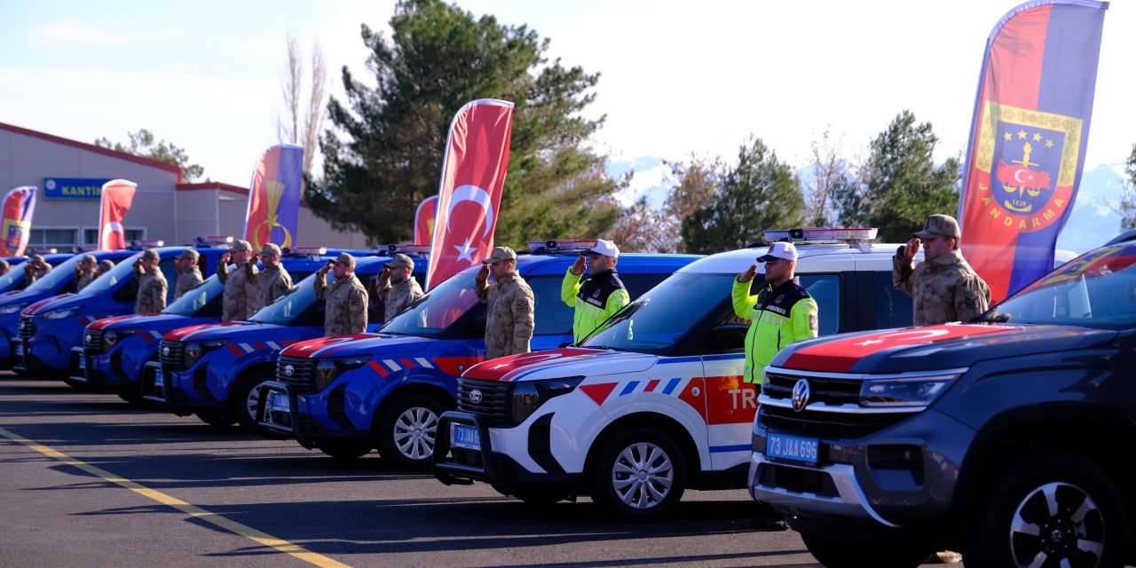 Şırnak İl Jandarma Komutanlığına 30 Yeni Araç Törenle Teslim Edildi