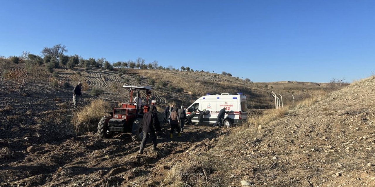 Devrilen traktörün sürücüsü yaşlı adam hayatını kaybetti