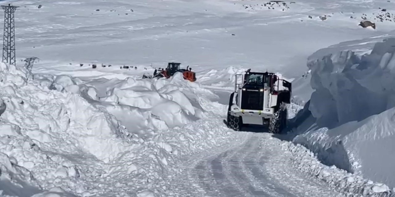 Şırnak'ta Kar Yağışı Nedeni İle 6 Köy Yolu Ulaşıma Kapandı