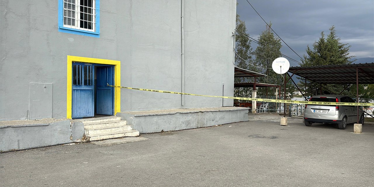 12 Yaşındaki Öğrenci, Okul Müdürünü Bahçede Tüfekle İle Vurdu