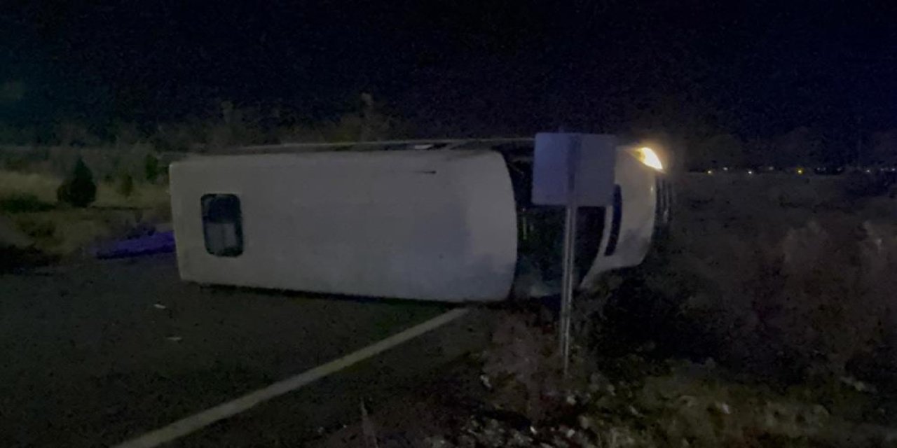 Diyarbakır’da işçi servisi yayaya çarpıp takla attı: 1 kişi öldü, 4 yaralı