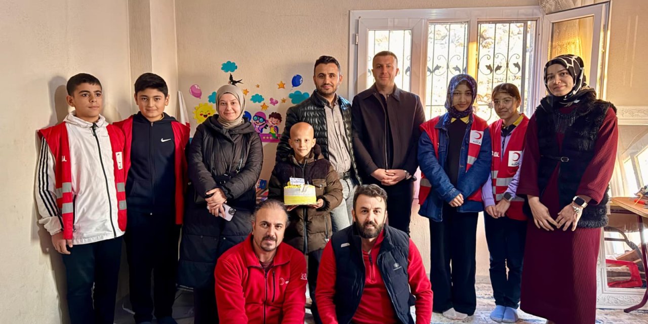 Yetim Gülerse Dünya Güler: Kızılay Aydınlık Projesi’nde 100’üncü Çocuğa Unutulmaz Doğum Günü