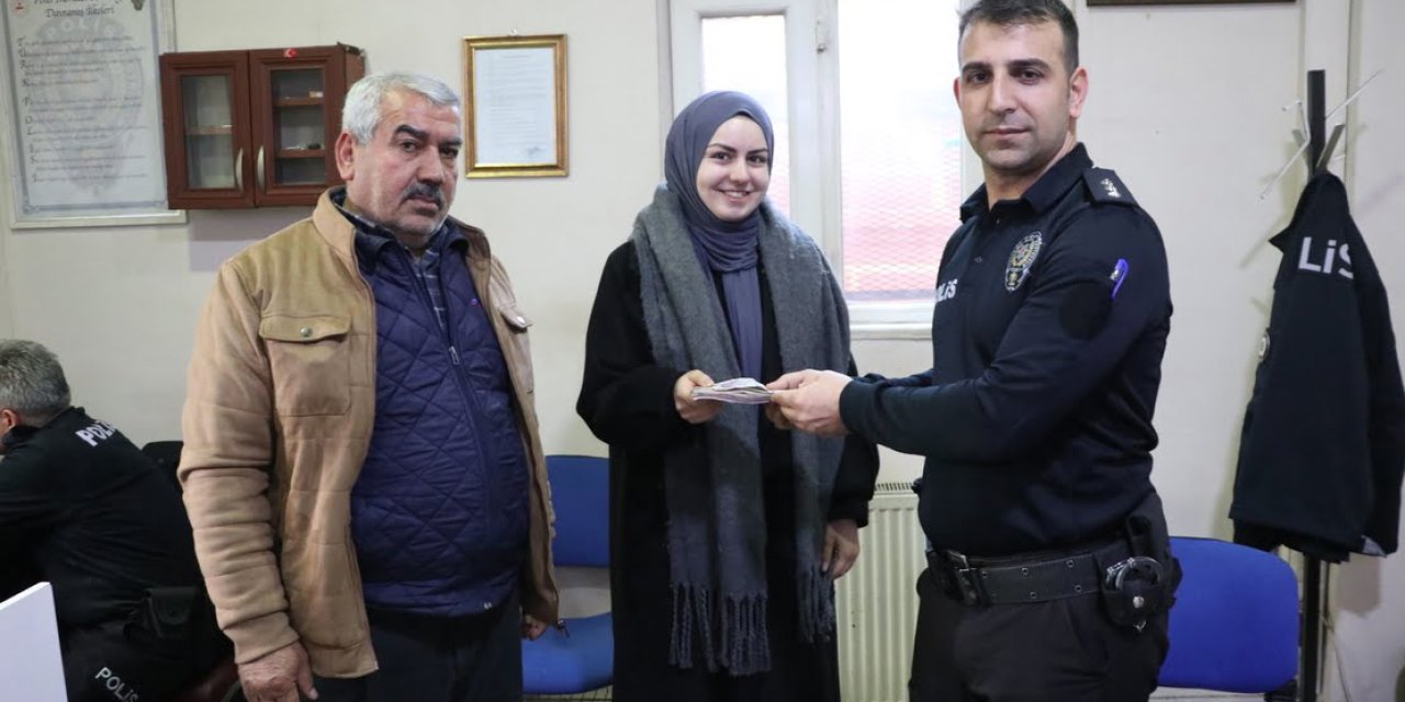 Siirt'te bir hamal yolda bulduğu 10 bin lirayı sahibine ulaştırdı