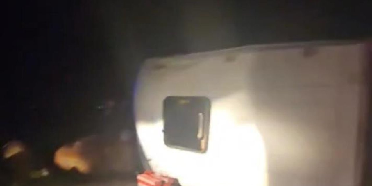 Diyarbakır’da inşaat işçilerini taşıyan minibüsün devrilmesi sonucu 16 kişi yaralandı