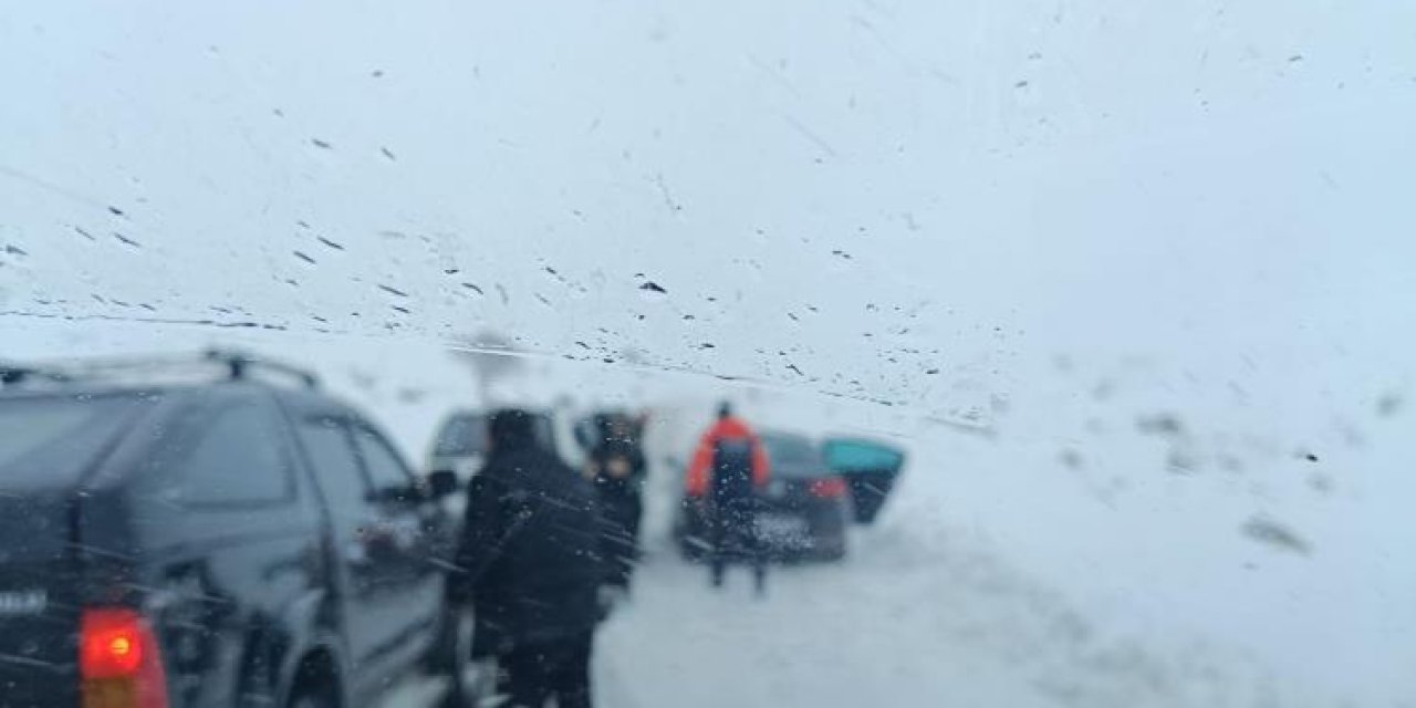 Şırnak’ta 22 Araç Yollarda Kaldı