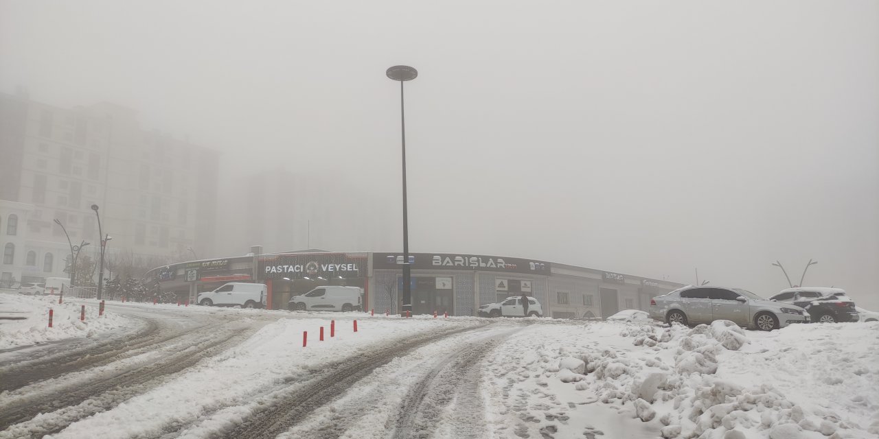 Şırnak’ta Kar Ve Sis Etkili Oldu: Yollar Kapandı, Ekipler Seferber