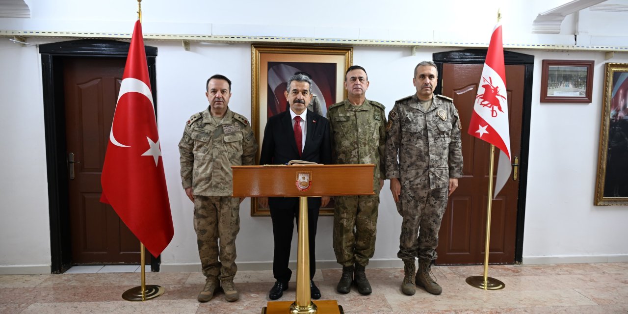 Şırnak’ta Güvenlik Güçlerine Moral Ziyareti: Vali Ekici Şenoba’da Mehmetçik ile Buluştu