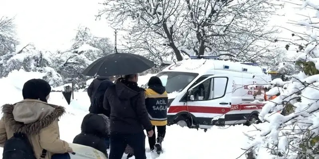 Hakkari’de hamile kadının hastaneye ulaştırılması için ekipler seferber oldu