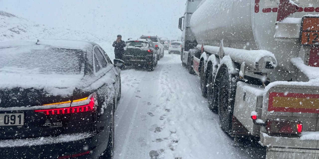 Şırnak–Cizre Yolu Yoğun Kar Yağışı Nedeniyle Kapandı