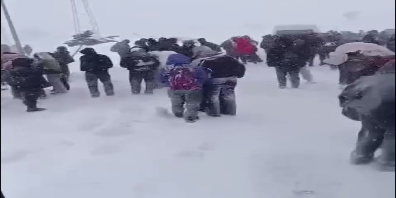 Şırnak Okullar Bölgesinde Öğrenciler Mahsur Kaldı