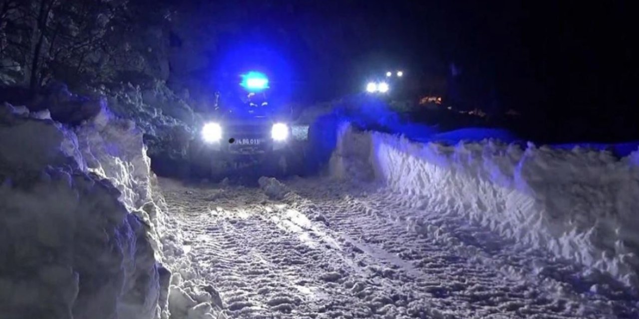 Şırnak'ta UMKE 2 Yaşındaki Çocuğu Zorlu Koşullarda Hastaneye Yetiştirdi