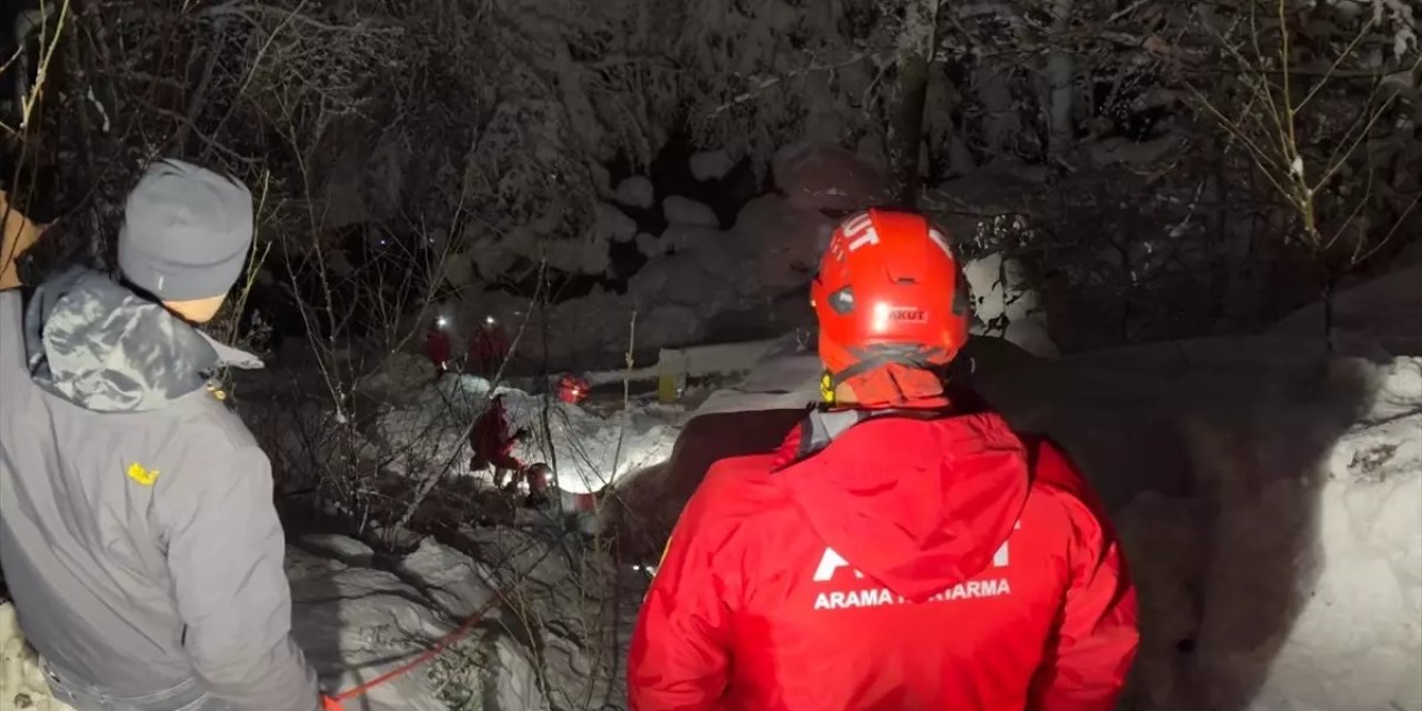 Uçuruma yuvarlanan araçta 2 belediye meclis üyesinin cansız bedeni bulundu