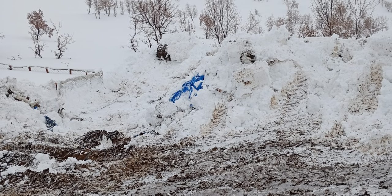 Şırnak’ta 30 kişinin kaldığı göçer ailelerin çadırları çöktü