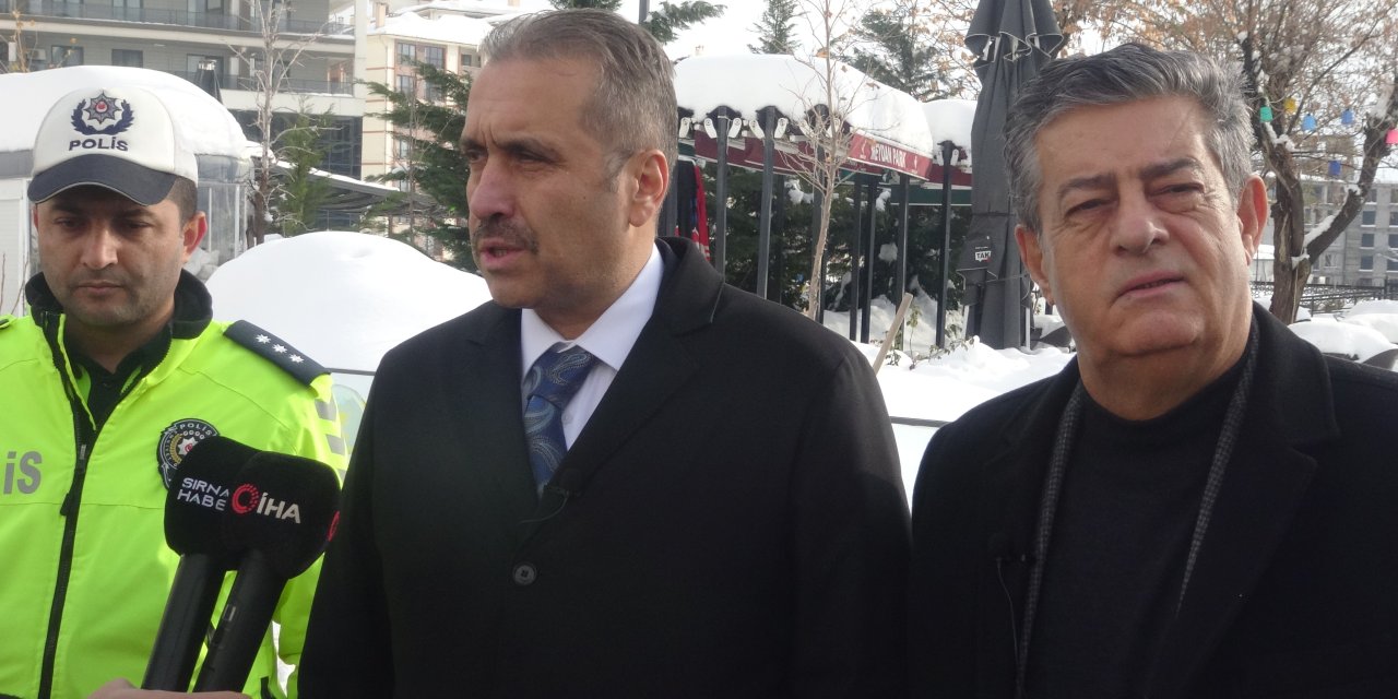 Cadde Kenarlarına Biriken Kar Yığınları Temizleme Çalışmaları Başladı