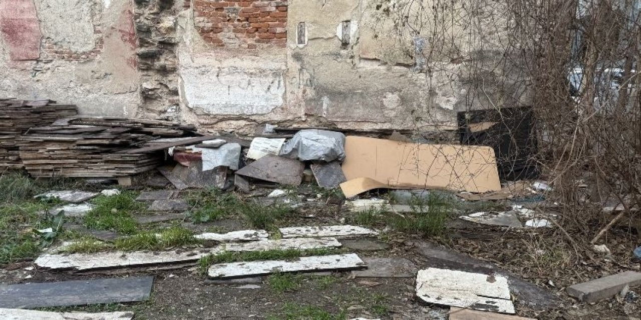 Boş arazide terkedilmiş bir bebek bulundu