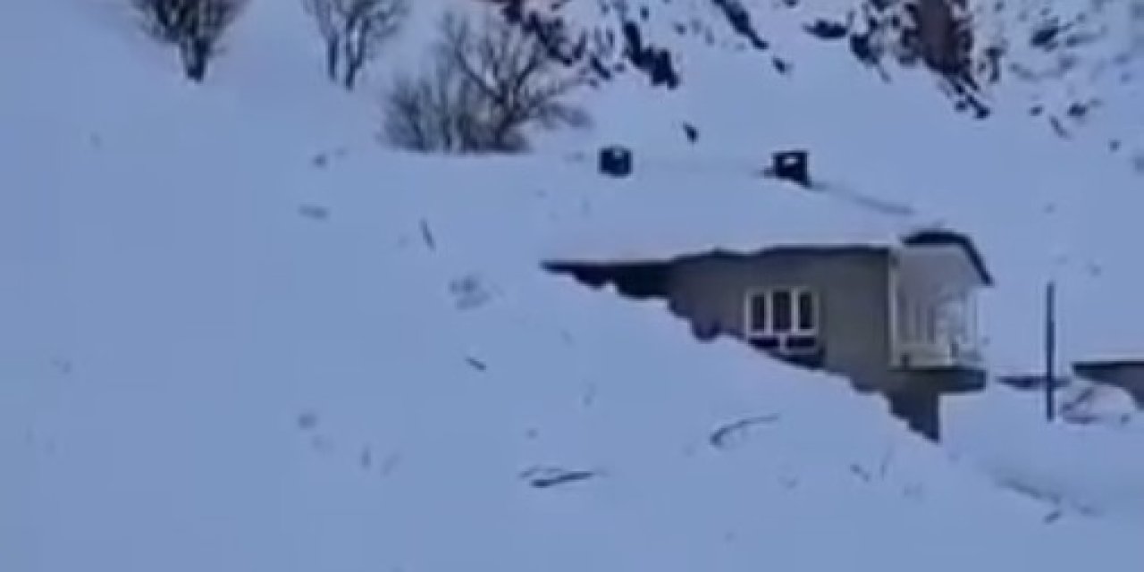 Beytüşşebap’ta Bir Eve Çığ Düştü