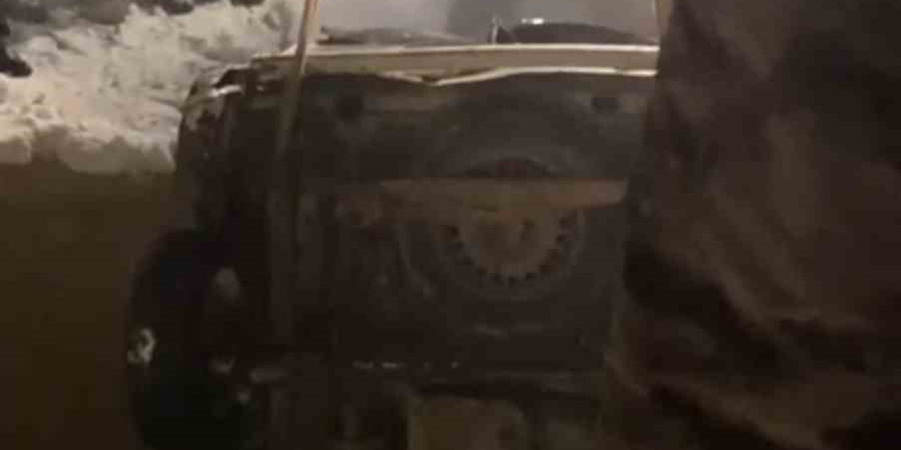 Yüksekova’da buzlanma nedeniyle köprüden düşen otomobildeki 4 kişi yaralandı