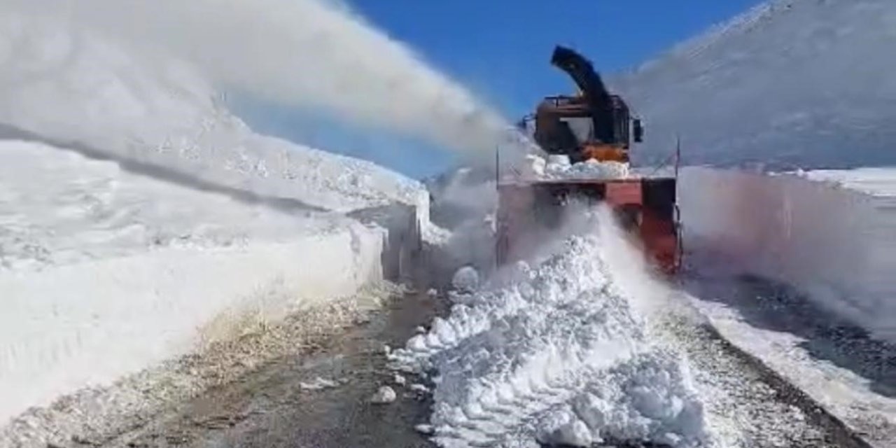 Şırnak-Hakkari yolu 6 gün sonra ulaşıma açıldı