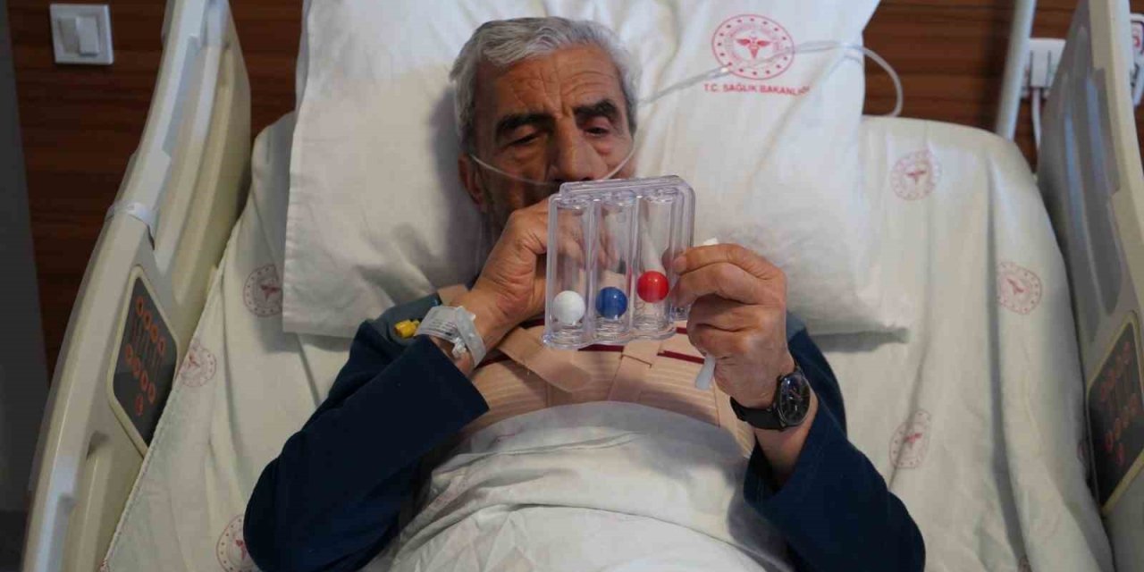 Van’da 74 yaşındaki hasta ileri düzey cerrahi operasyonla hayata tutundu