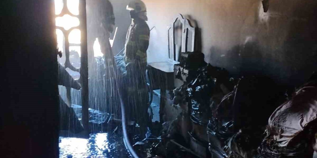 Kızıltepe'de bir evde çıkan yangında anne ve 3 çocuğu kurtarıldı