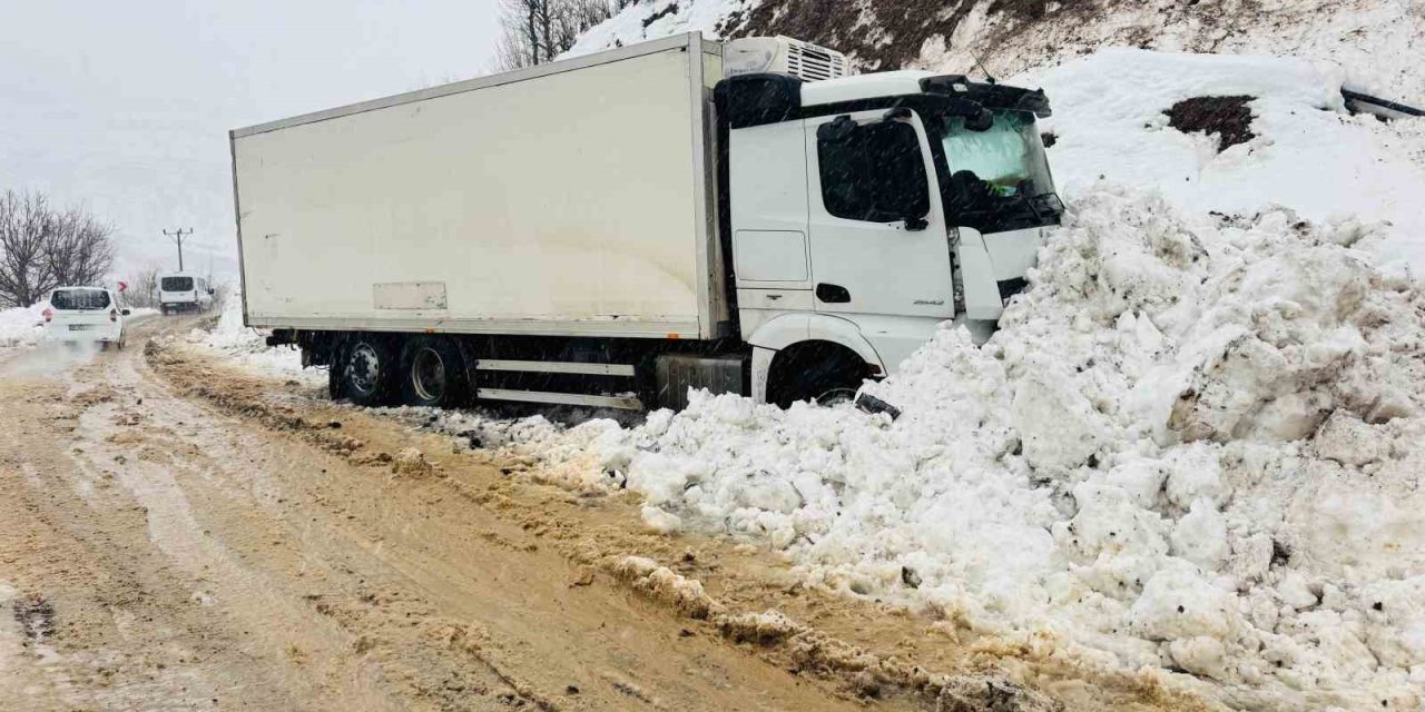 Şırnak'ta, Buzlanma Kazayı Beraberinde Getirdi: 2 Yaralı