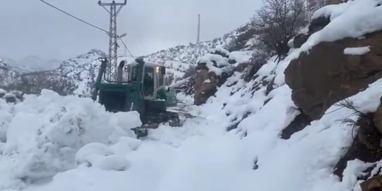 DSİ 10. Bölge Müdürlüğü’nden Beytüşşebap’ta Karla Mücadele Desteği