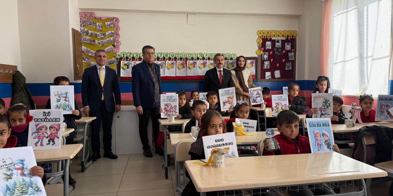 Şırnak’ta Karne Sevinci: Vali Ekici ve Başkan Yarka Öğrencilerin Heyecanına Ortak Oldu