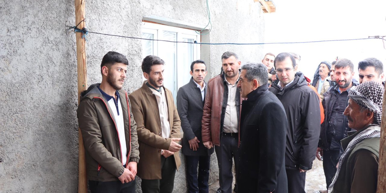 Vali Ekici’nden Evine Çığ Düşen Vatandaşa Ziyaret