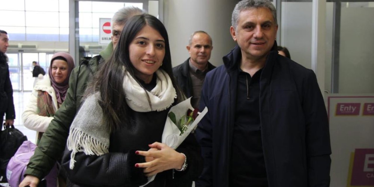 Şırnak’a yeni atanan öğretmenler çiçeklerle karşılandı