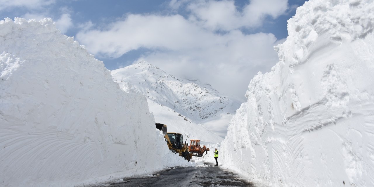 Sürücüler Dikkat! Şırnak ve komşu il arasındaki yol çığ nedeniyle kapatıldı