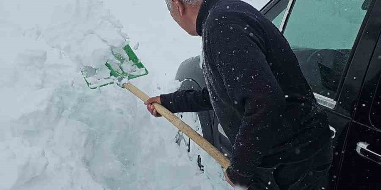 Van’da çığ düştü: 4 kişilik aile faciayı saniyelerle atlattı
