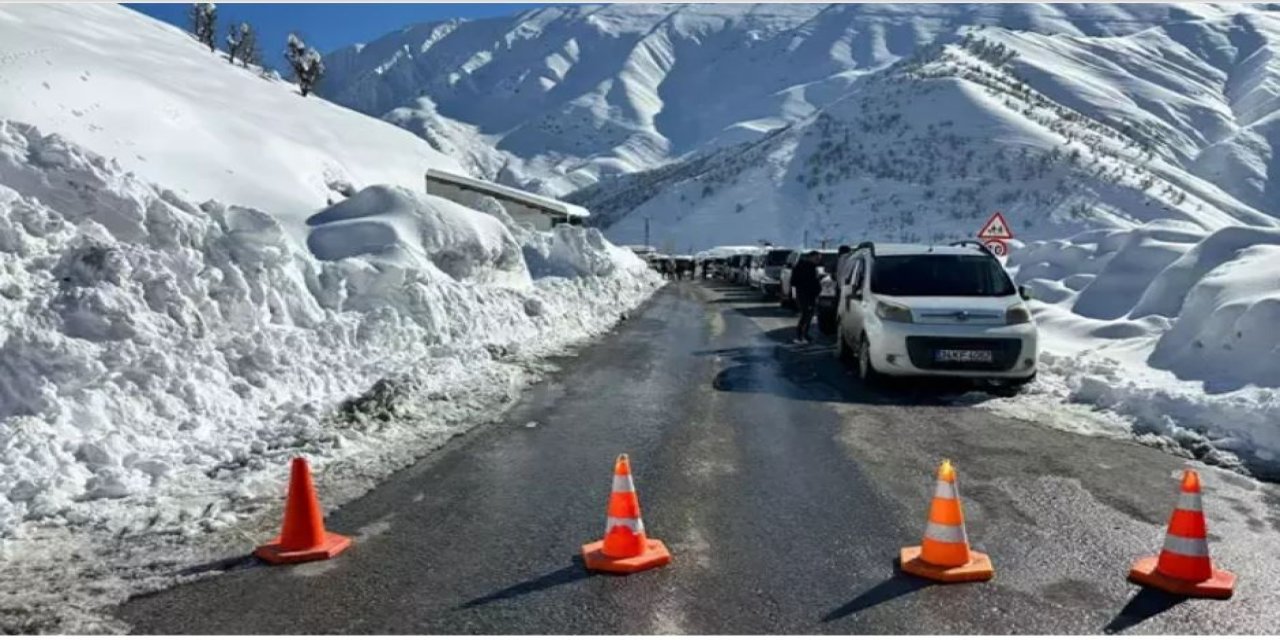 Şırnak ve Komşu İl Arasındaki Yol, Çığ Nedeni ile Ulaşıma Kapatıldı