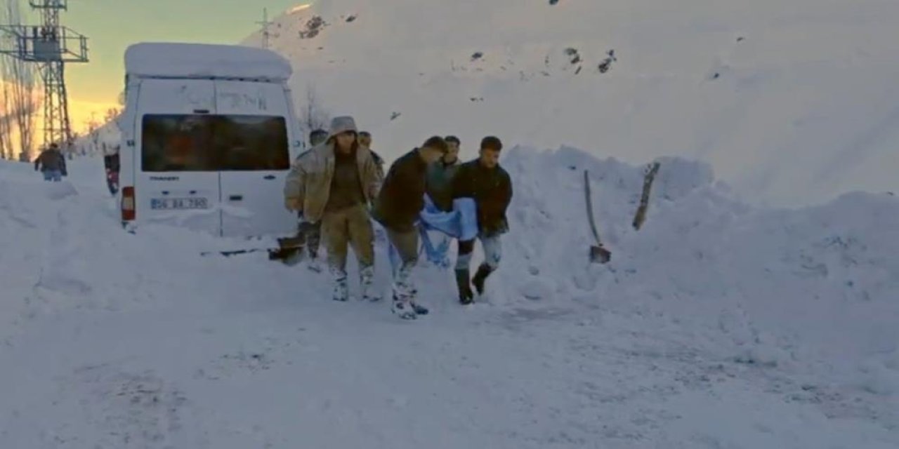 Siirt'te kar temizlerken damdan düşen çocuk ağır yaralandı