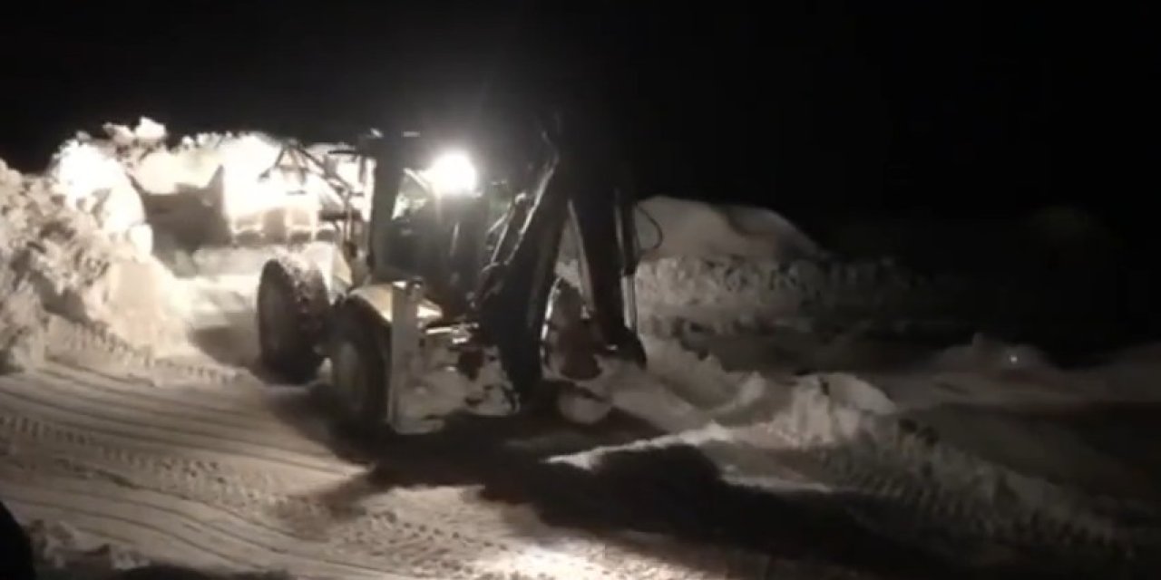 Şırnak’ta Köy Yollarında Karla Mücadele Sürüyor