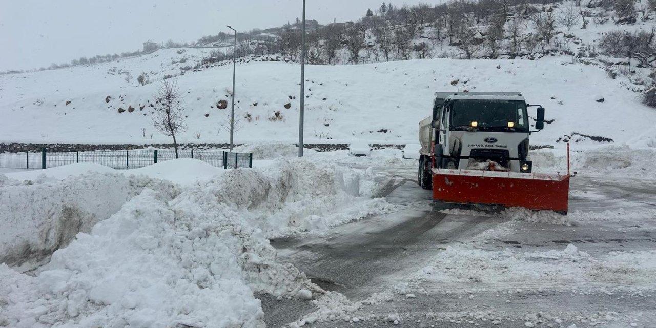 Şırnak’ta Karla Mücadele Çalışmaları Aralıksız Sürüyor
