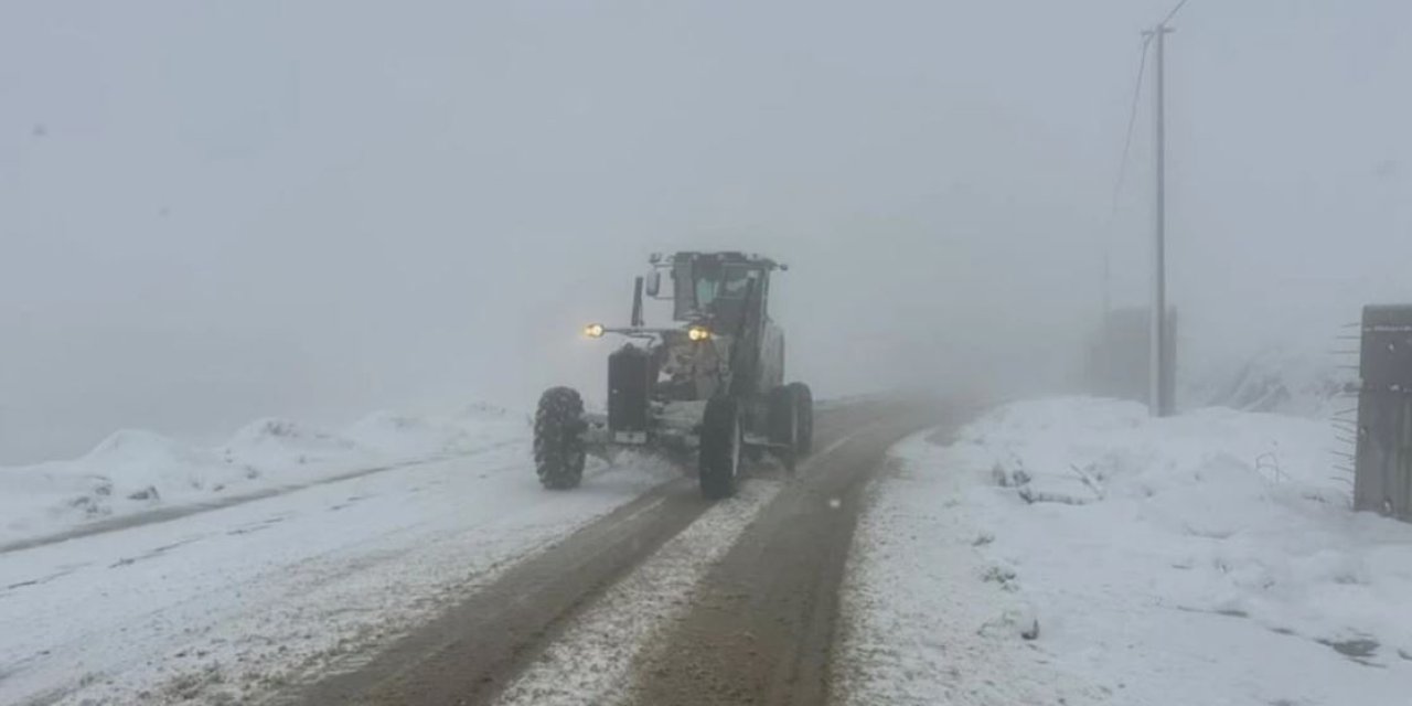 Güçlükonak’ta Olumsuz Hava Nedeniyle Yollar Kapandı