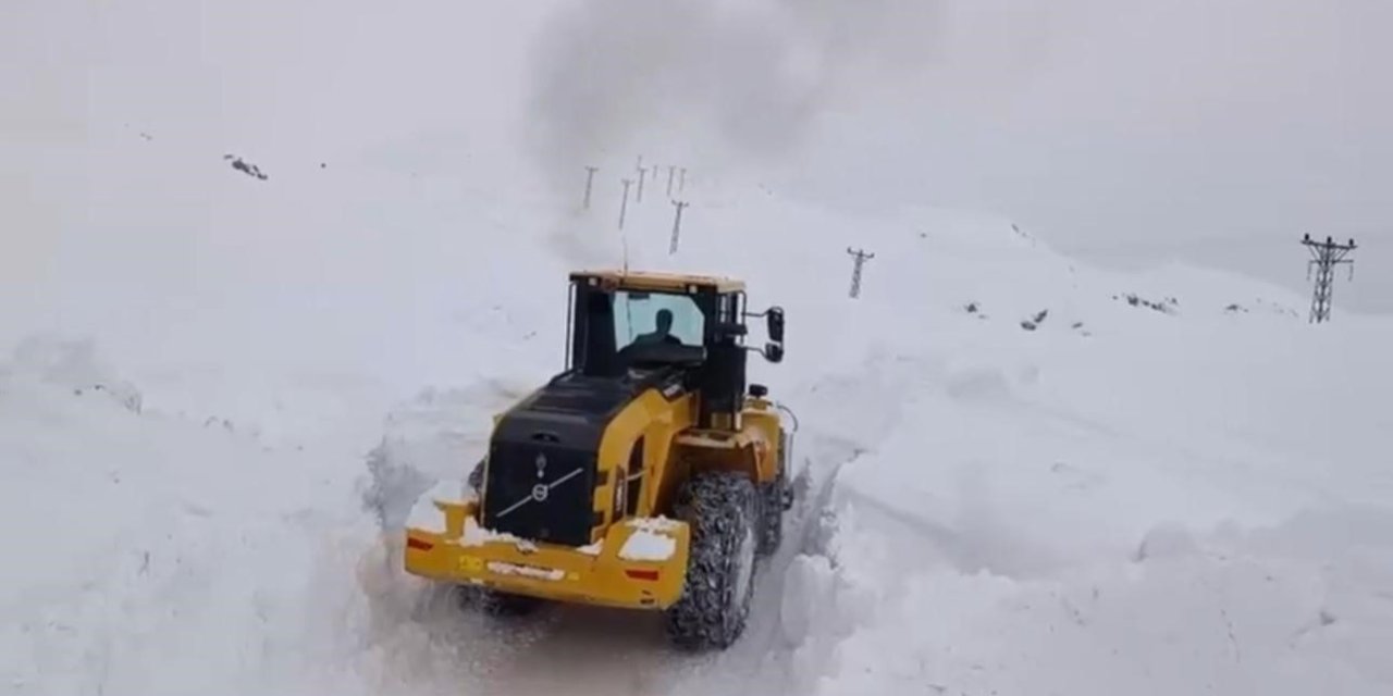 Şırnak'ta Çığ Riski Nedeniyle Kapalı 30 Köy Yolu İçin Çalışma Başlatıldı