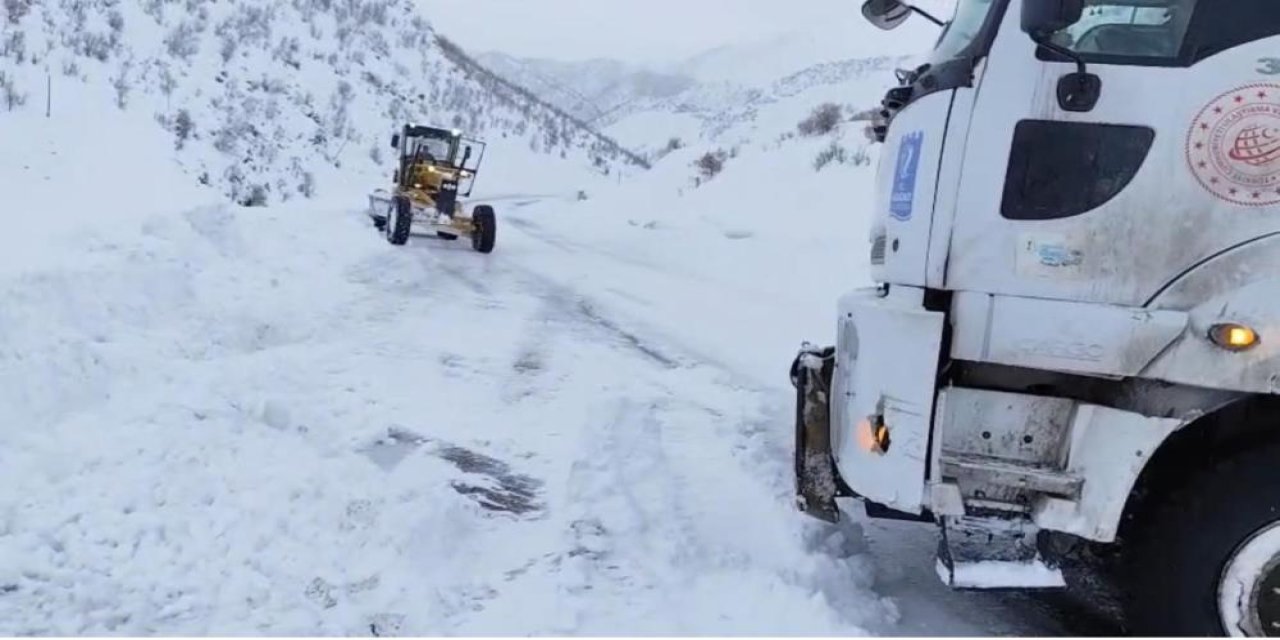 Uludere'de Yolda Kalanların İmdadına Ekipler Yetişti