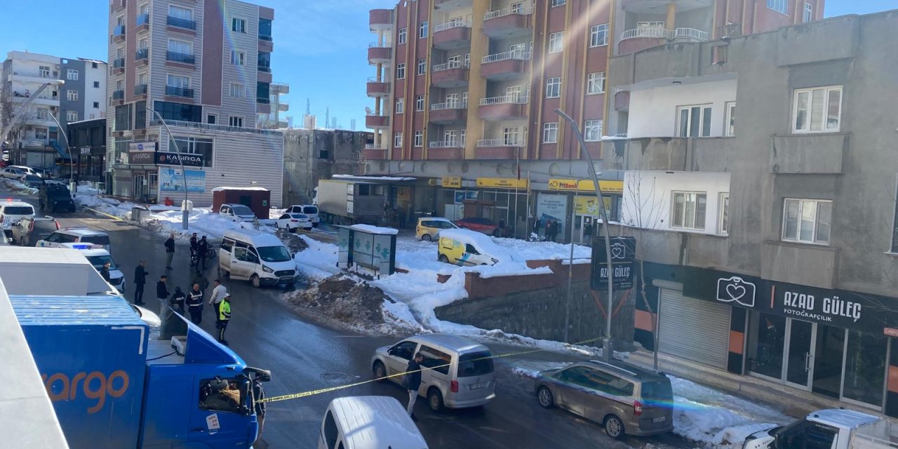 Şırnak'ta Şüpheli Paket Paniği: Ekipler Alarma Geçti Yollar Kapatıldı