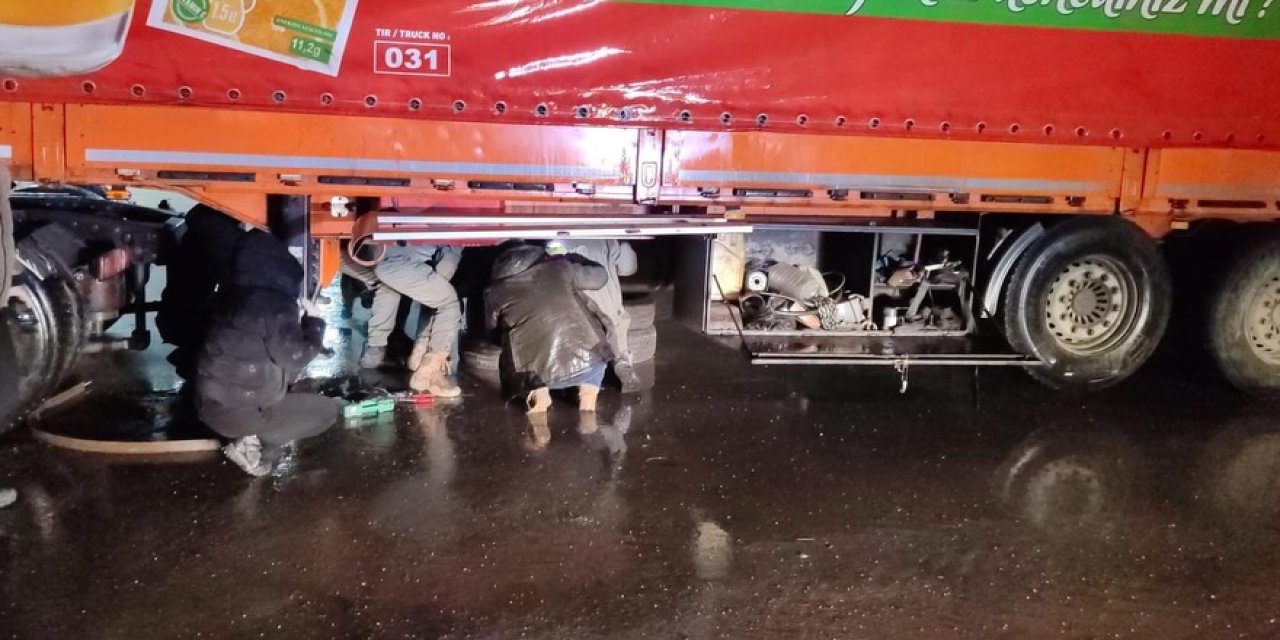 Uyuşturucu Sevkiyatı Yapan Şahıslar Şırnak’ta Yakalandı