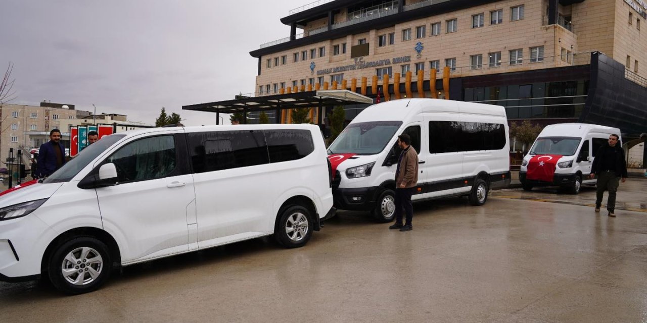 Şırnak Belediyesi Araç Filosunu Güçlendirdi: 3 Yeni Minibüs Hizmete Alındı