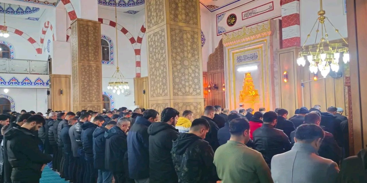 Berat Kandili Şırnak’ta dualarla idrak edildi