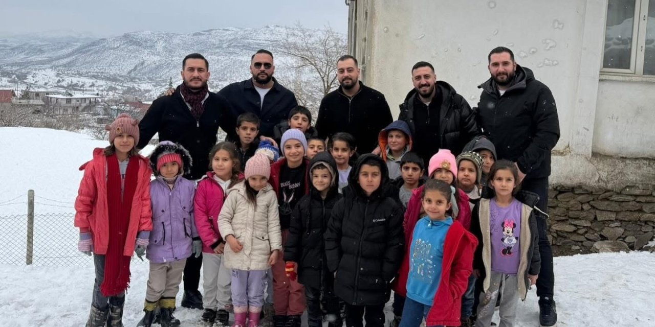 Köy Okullarında Eğitim Gören Öğrencilere Kırtasiye Malzemesi Yardımı