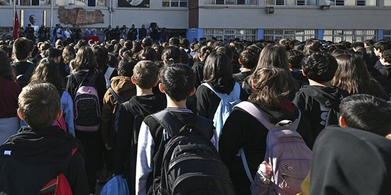 MEB'den 81 İl'e genelge: Yarın tüm okullarda 1 dakikalık saygı duruşu yapılacak
