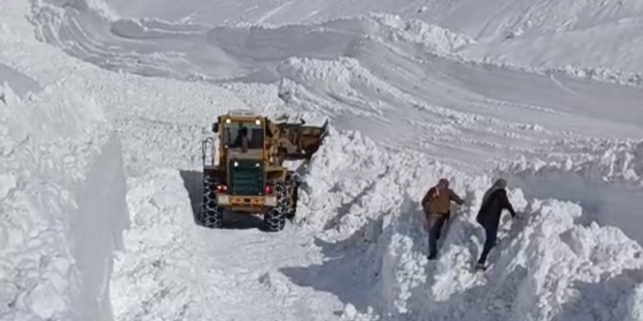 Van’da mezra yoluna çığ düştü