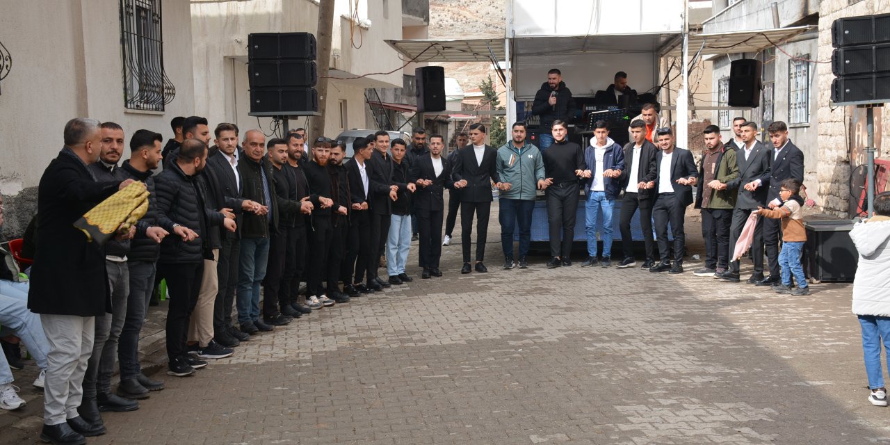 Şırnak'ta Askere gidecekler çalgılı, yemekli etkinlik düzenlendi