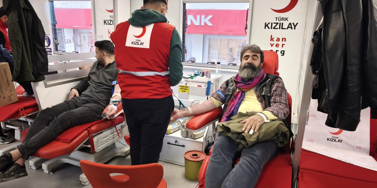 Şırnak Gazeteciler Cemiyeti, Deprem Şehitlerinin Anısına Kan Bağışında Bulundu