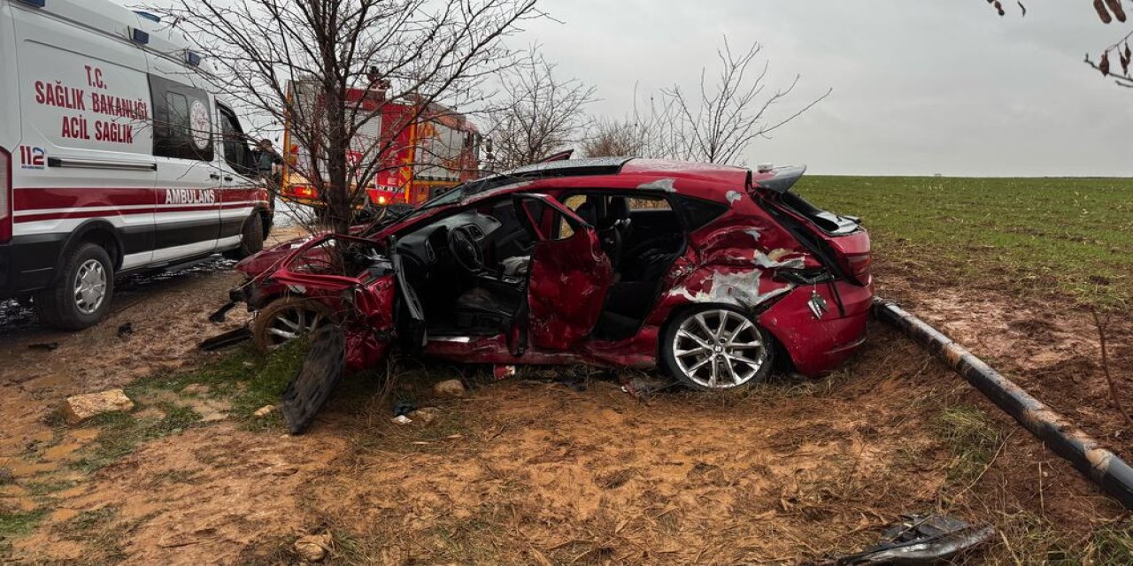 Mardin'de tır ve otomobil çarpıştı: 1 kişi öldü, 3'ü ağır 4 kişi yaralandı